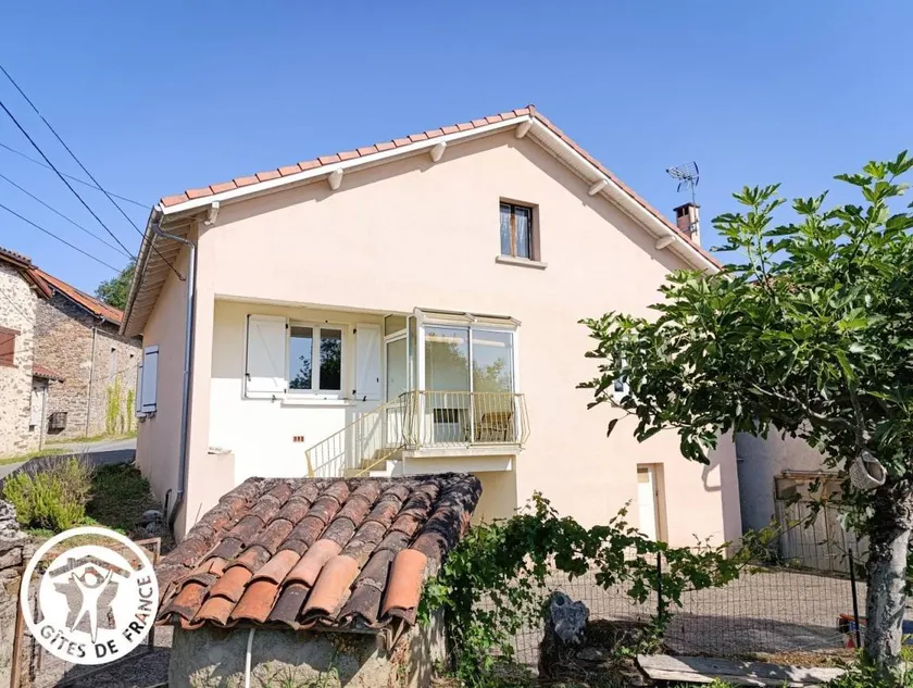 Gite with BBQ, terrace & garden - Image 1