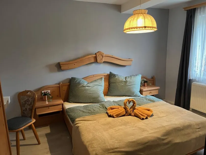 Family room, bath, toilet, 2 bed rooms - Image 1