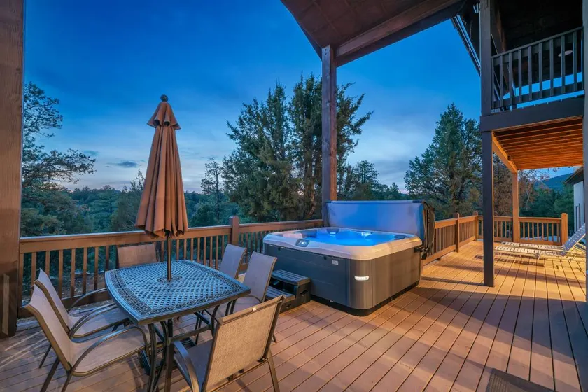 Canyon Ridge Retreat hot tub, mins from Zion - Image 1