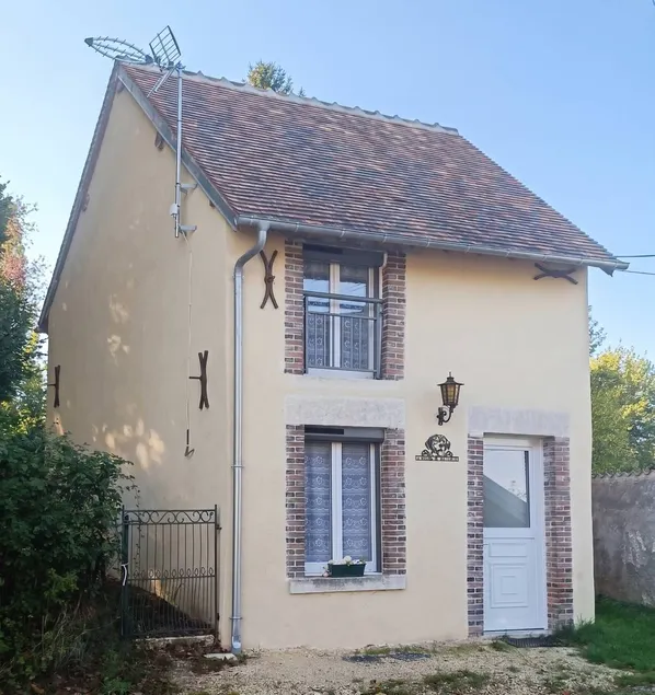 House with barbeque - Image 1