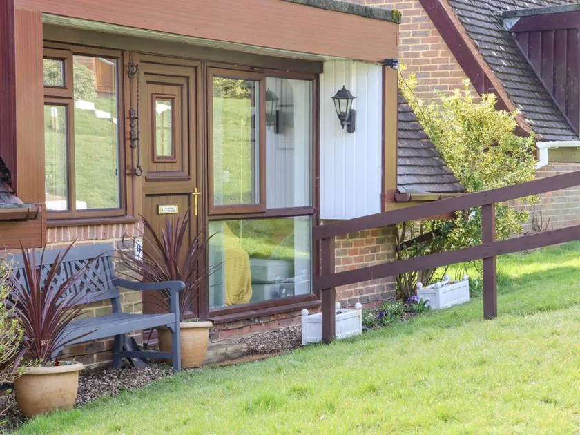 Family-oriented cottage with pool, barbeque & garden | Pet-friendly - Image 1