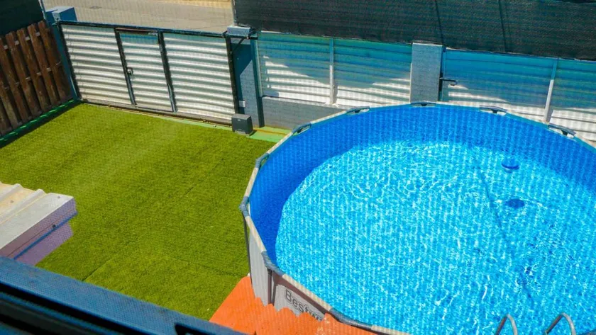 Kinderfreundliche Ferienwohnung mit Grill, Terrasse und Pool | Stadtblick | Strand in der Nähe - Image 1