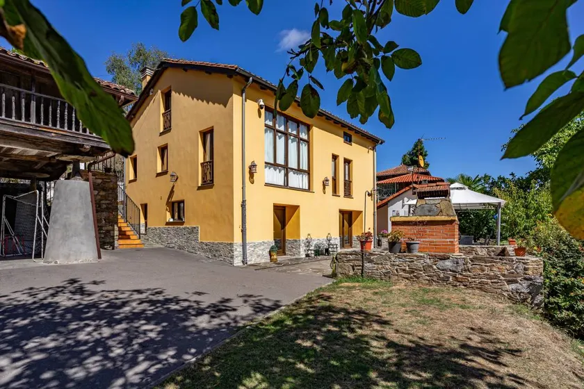 Casa con jardín, barbacoa y terraza | Vistas a la montaña | Adaptada para el teletrabajo - Image 1