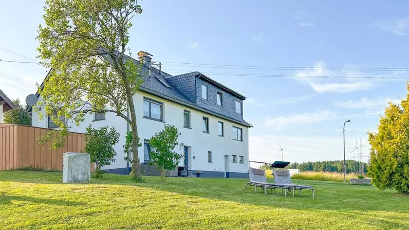 Holiday home with terrace, garden & BBQ - Image 1