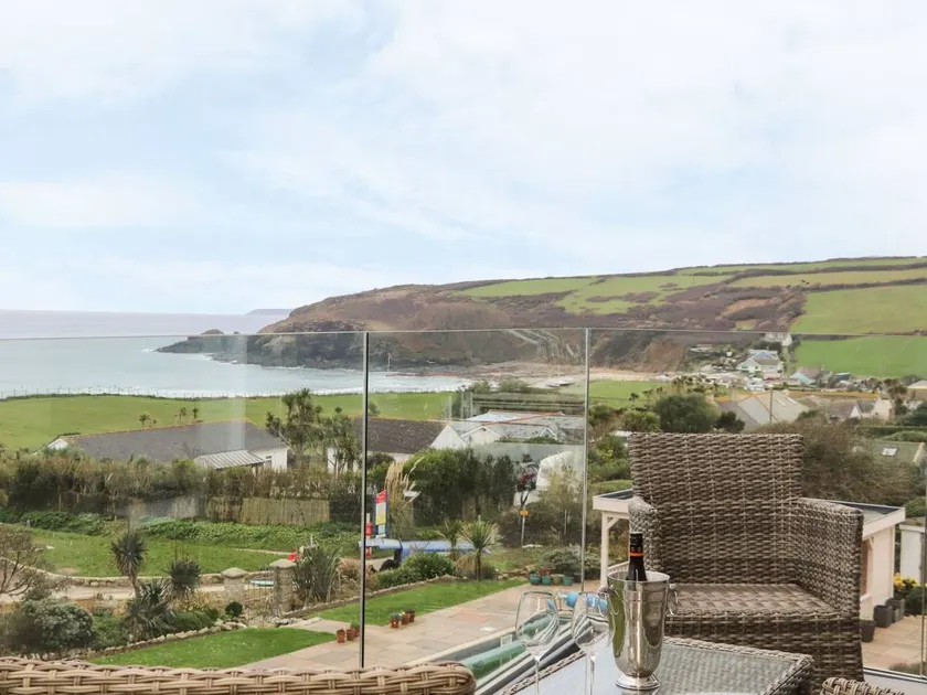 Family-oriented cottage | Beach nearby - Image 1