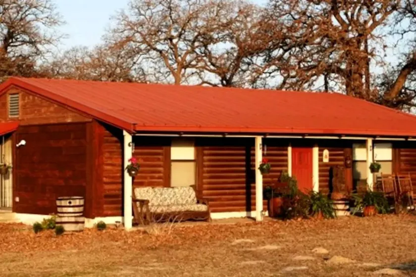 Pet-Friendly Getaway with Shared Swimmin Poolnear Austin Texas - Image 1