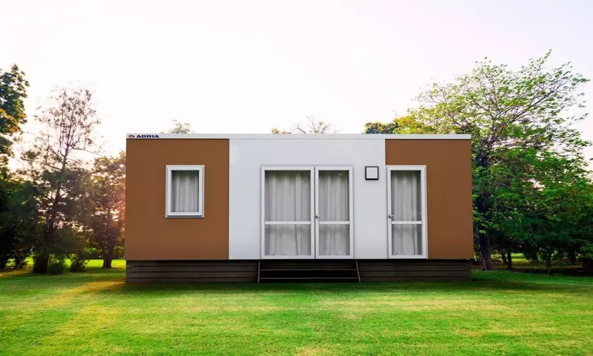 Mobile home with garden & terrace - Image 1