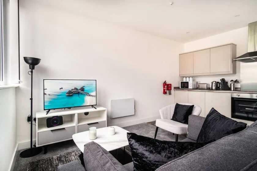 Central Wrexham 1BR Apt, Walk to Station & Town - Image 1