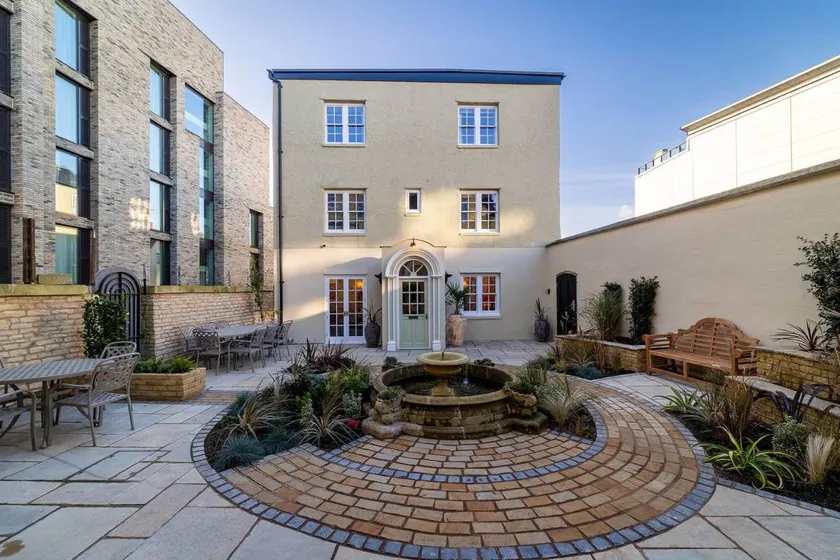 Cottage with garden | Near Oxford Castle - Image 1