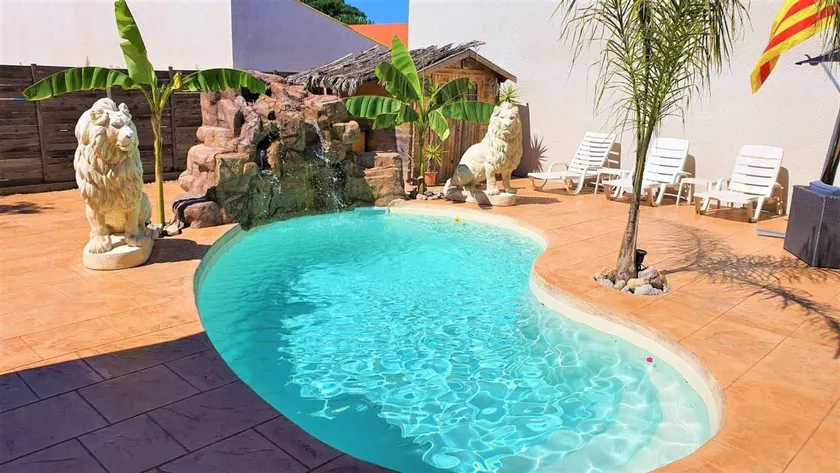 Fully equipped lovely house with private pool, garden & barbecue | Pets are welcome - Image 1
