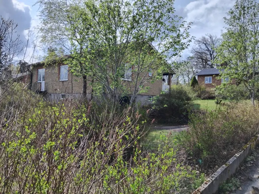 Maison avec jardin, terrasse et barbecue - Image 1