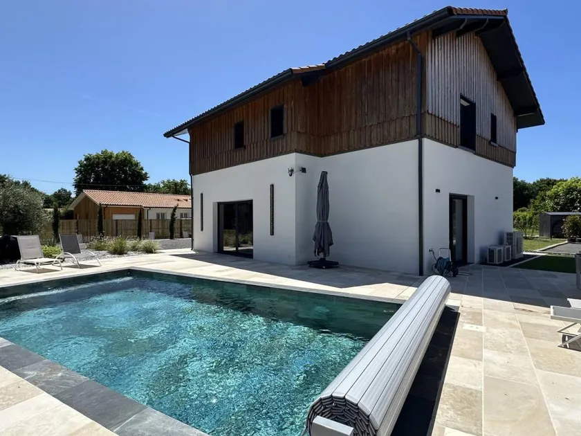 Gite with garden, pool & terrace - Image 1