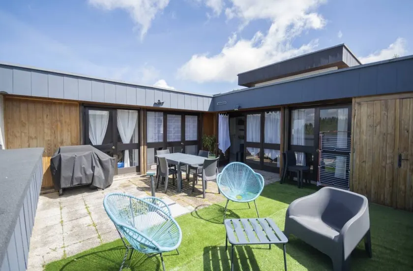 Chalet Cottage 50 m from Lake with View, Private Terrace, and Wi-Fi - Image 1