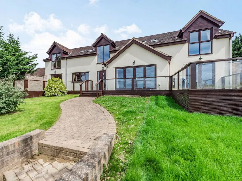 Family-friendly charming cottage with barbecue, garden & hot tub - Image 1