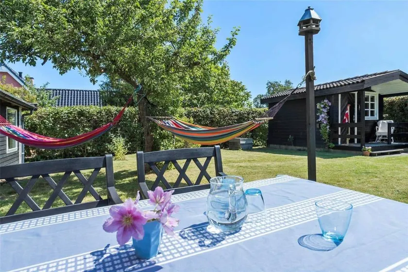 Merveilleuse maison avec barbecue, terrasse et jardin - Image 1