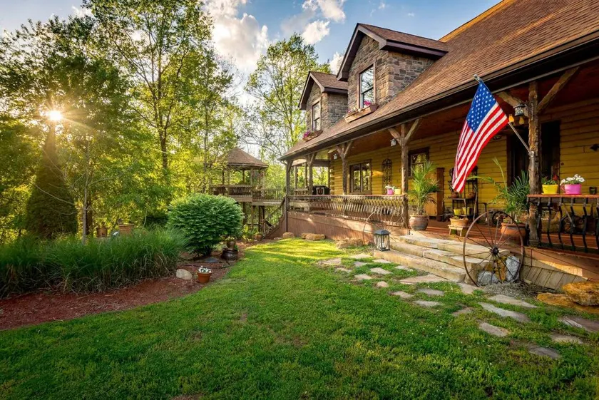 Luxurious Vacation Rental for Groups near Hoosier National Forest, Indiana - Image 1