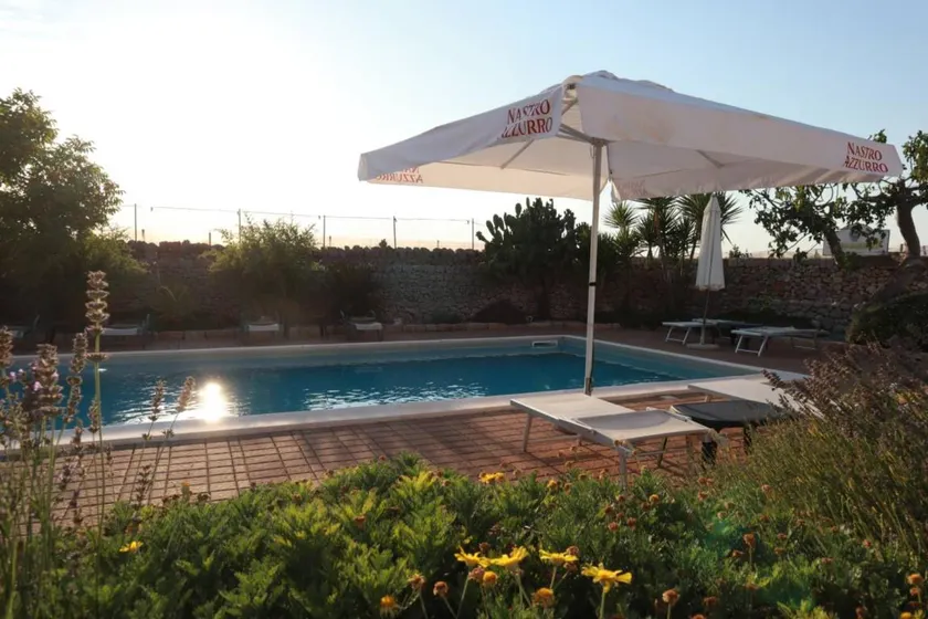 Farm with garden & private pool - Image 1