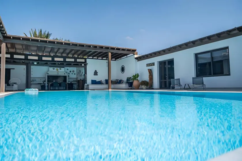 Ferienhaus 'Nazoly – Privater Pool, Ruhig' mit Terrasse und WLAN - Image 1
