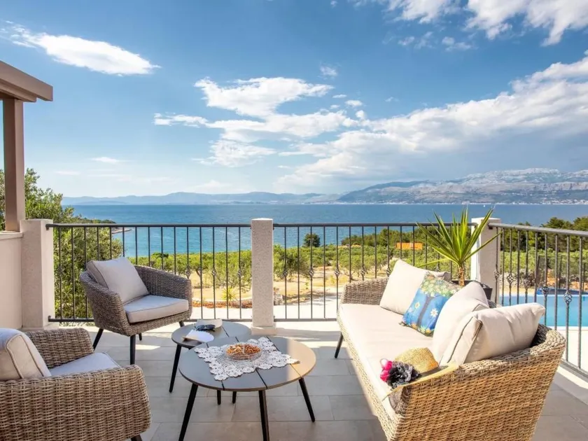 Holiday home with terrace, barbecue & garden - Image 1