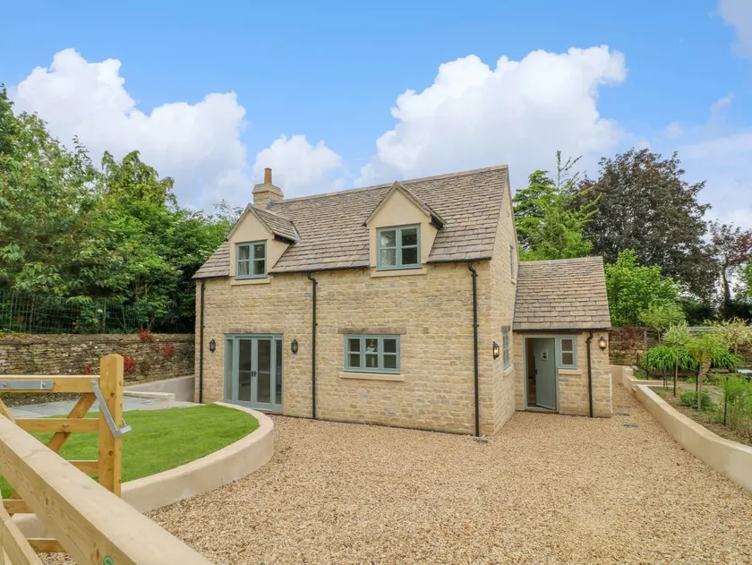 Cottage with garden - Image 1