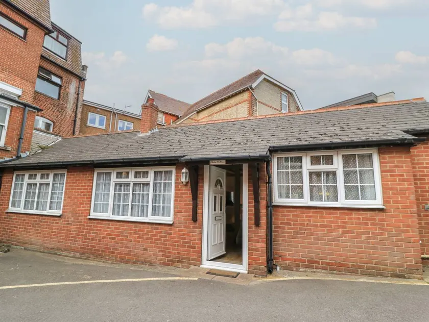 Child-friendly charming cottage | Beach view | Close to the beach - Image 1