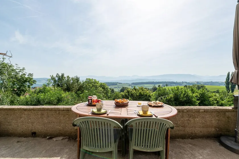 Guest House 'Chambre Verte' with Mountain View, Private Terrace and Shared Garden - Image 1