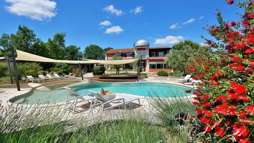 Villa with terrace, jacuzzi & private pool - Image 1