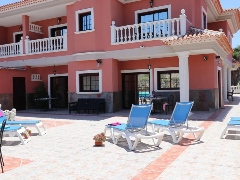 Fully equipped villa with pool | Close to the beach - Image 1