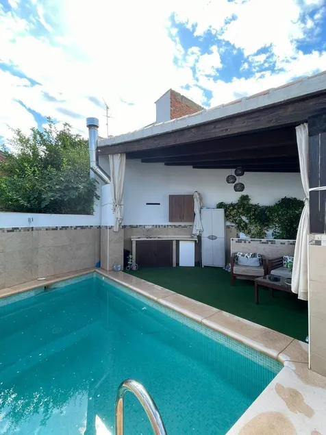 Voll ausgestattetes tolles Ferienhaus mit schnellem Internet, Grill und Terrasse | Stadtblick | Perfekt für die Arbeit von Zuhause - Image 1