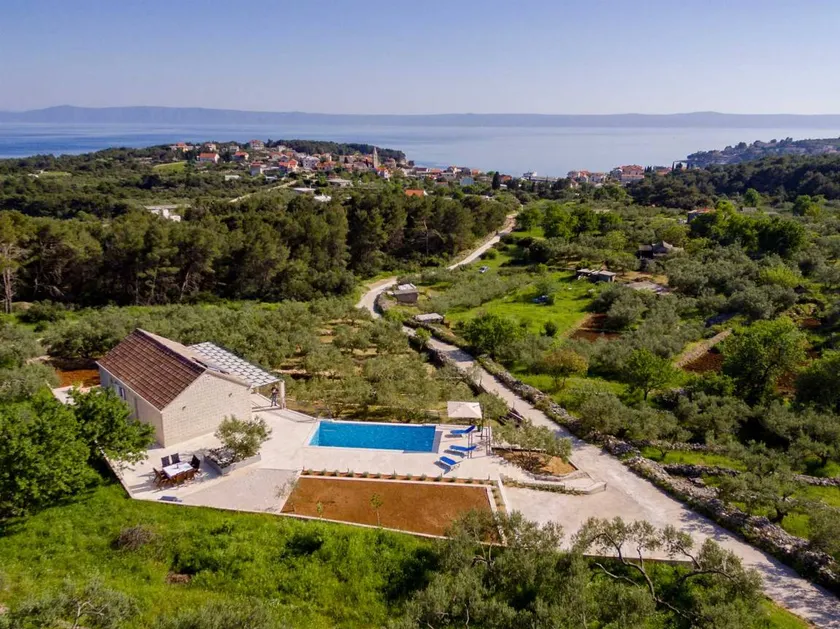 Villa apta para familias con jardín, terraza y barbacoa | Vistas a la piscina - Image 1