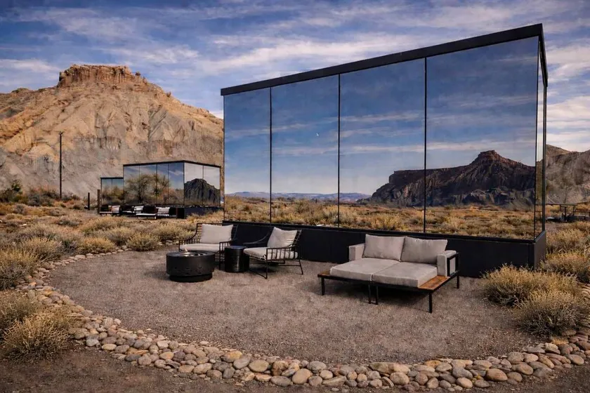 Minimalist Mirror Studio Stay with Red Rock Views near Capitol Reef, Torrey Utah - Image 1