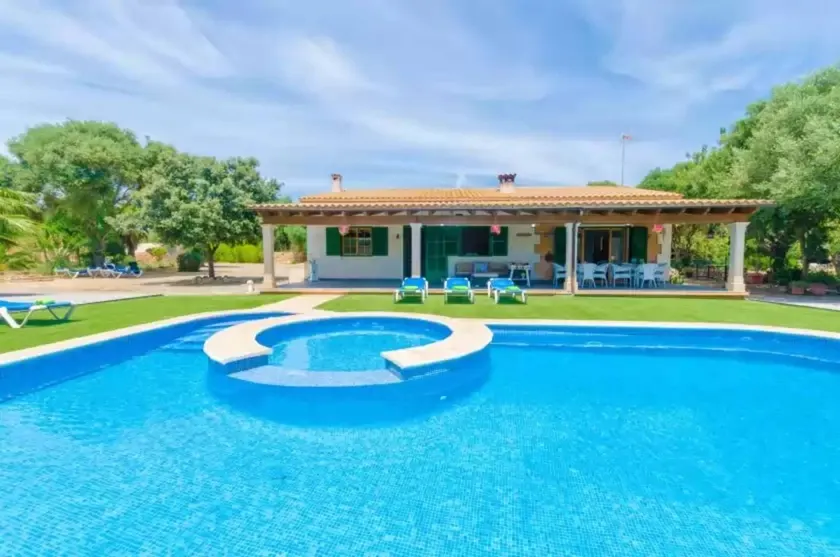 Villa avec jardin, terrasse et piscine privée | Vue jardin | Idéale pour le télétravail - Image 1