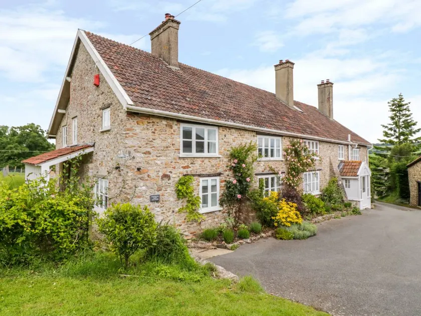 Cottage with garden - Image 1