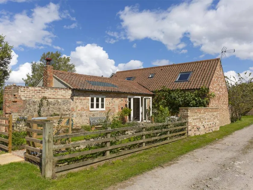 Cottage with garden - Image 1