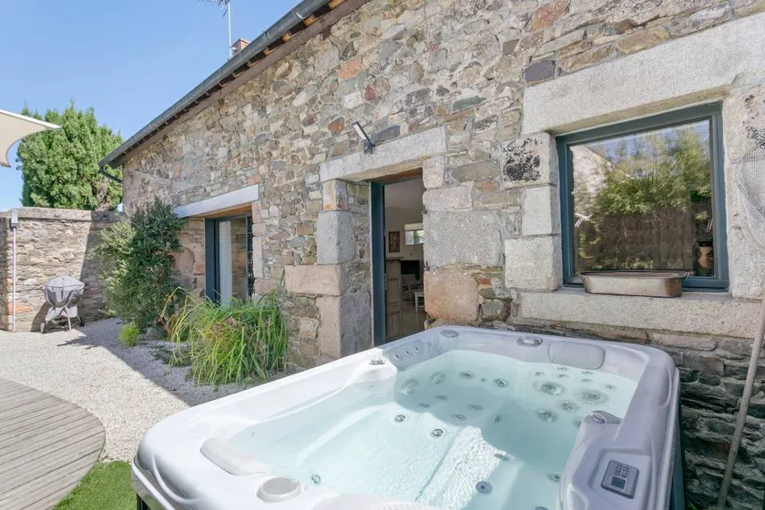 Agréable maison adaptée aux familles avec jacuzzi, barbecue et terrasse | Vue jardin | Avec animaux autorisés - Image 1