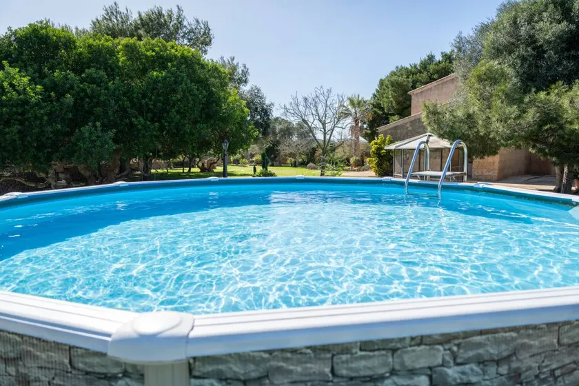 Casa apropiada para familias con piscina, terraza y barbacoa | Vistas al jardín | Perfecta para el trabajo en remoto | Admite perro - Image 1