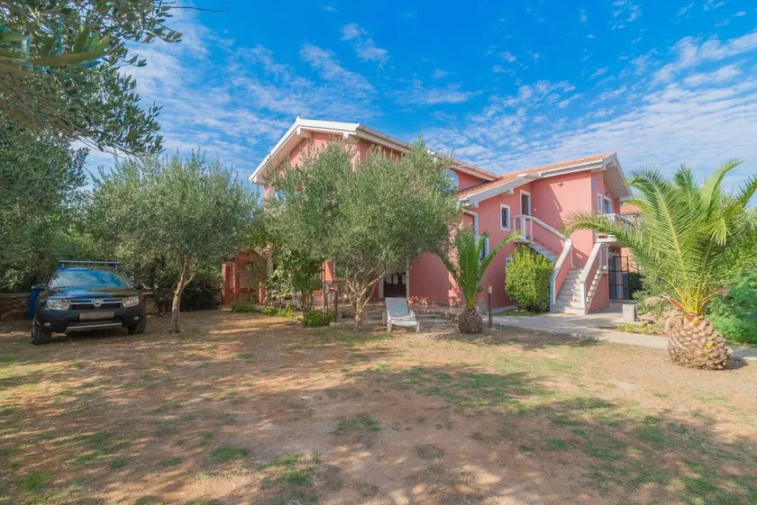 Apartment with terrace, BBQ & garden - Image 1