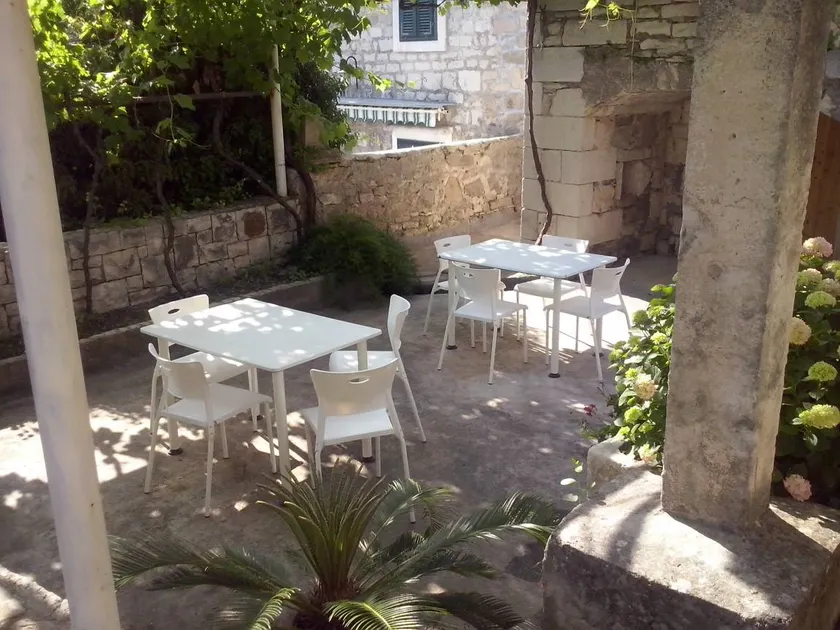 Apartment with barbeque & garden - Image 1