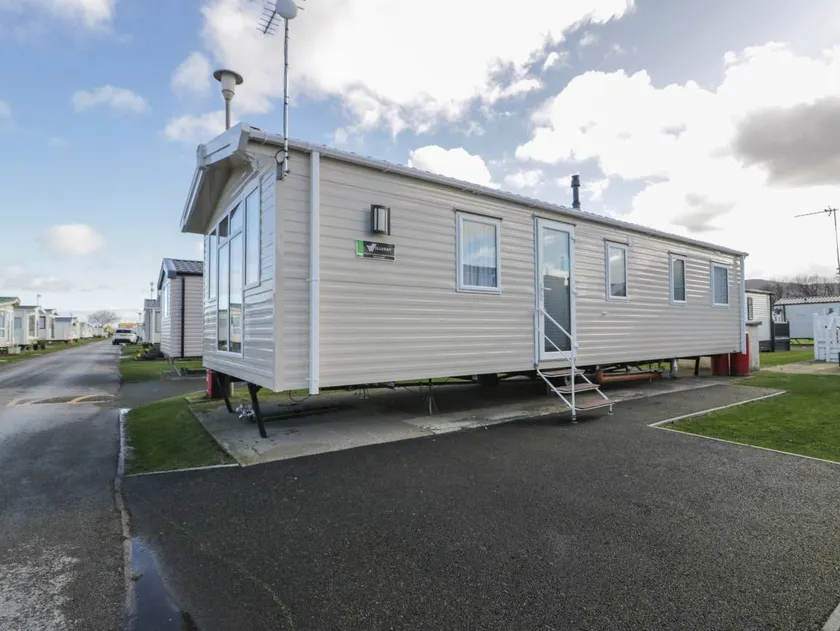 Child-friendly pleasant cottage | Beach view | Next to the beach - Image 1