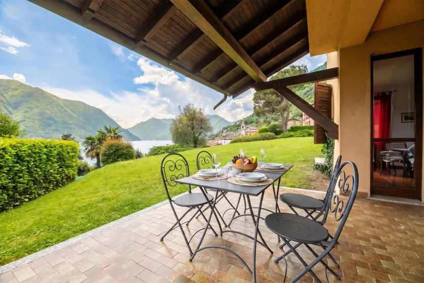 Flat with garden | Water view - Image 1