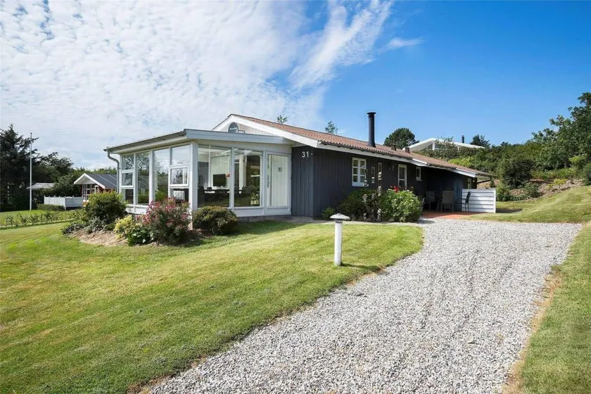House with terrace & barbecue - Image 1