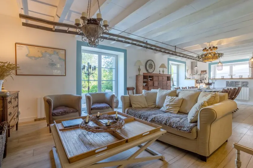 Holiday Home 'La Bonne Descente' with Lake View, Private Terrace and Wi-Fi - Image 1
