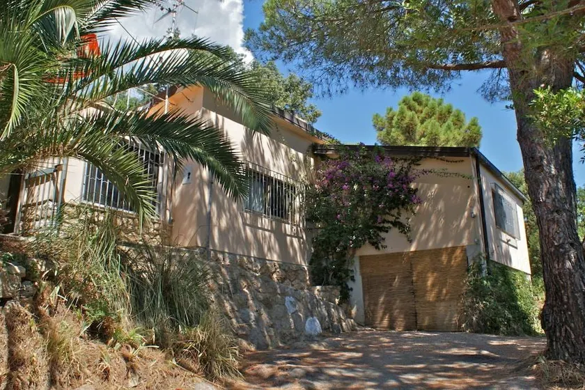 Beautiful house with BBQ, terrace & garden | Pet-friendly - Image 1