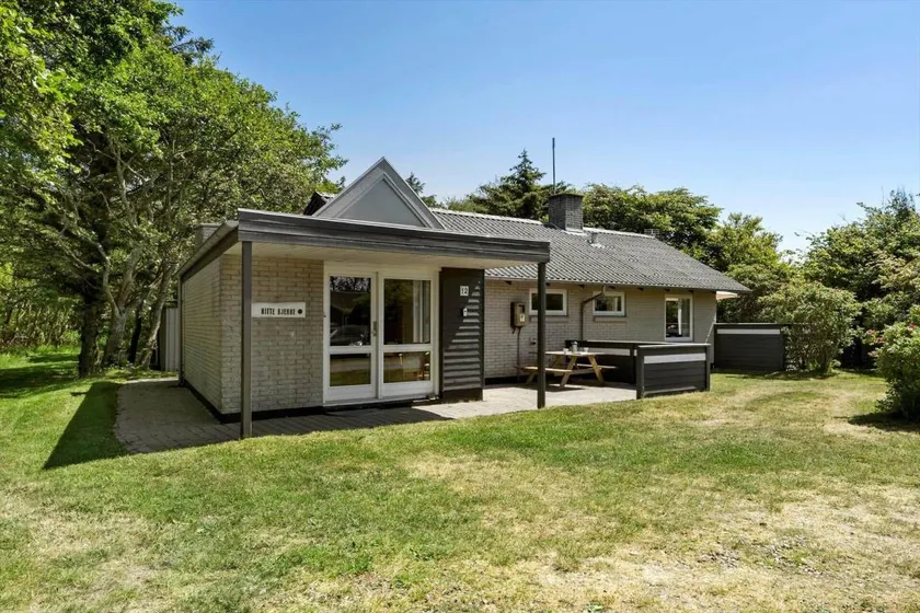 House with garden, terrace & barbecue - Image 1