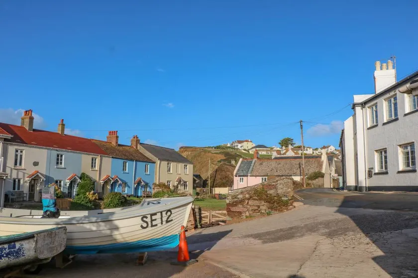 Child-friendly cottage with garden | Next to the beach | Pets allowed - Image 1