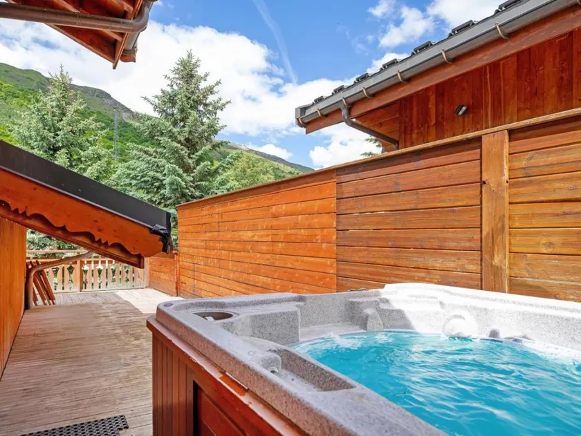 Chalet, wifi, 150m from ski lifts, swimming pool, sauna, terrace, fireplace or stove, parking, tv - Image 1