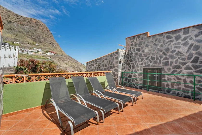 Wonderful house with barbeque, garden & terrace | Mountain view | Close to the beach - Image 1