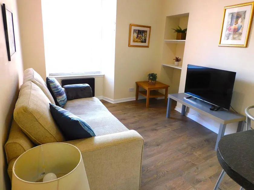 Holiday apartment | Near Kelvingrove Art Gallery and Museum | Good for workation - Image 1