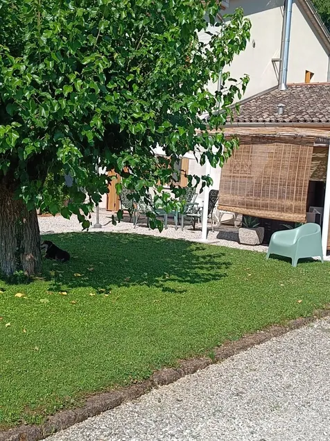 Holiday home with garden & barbecue | Garden view - Image 1