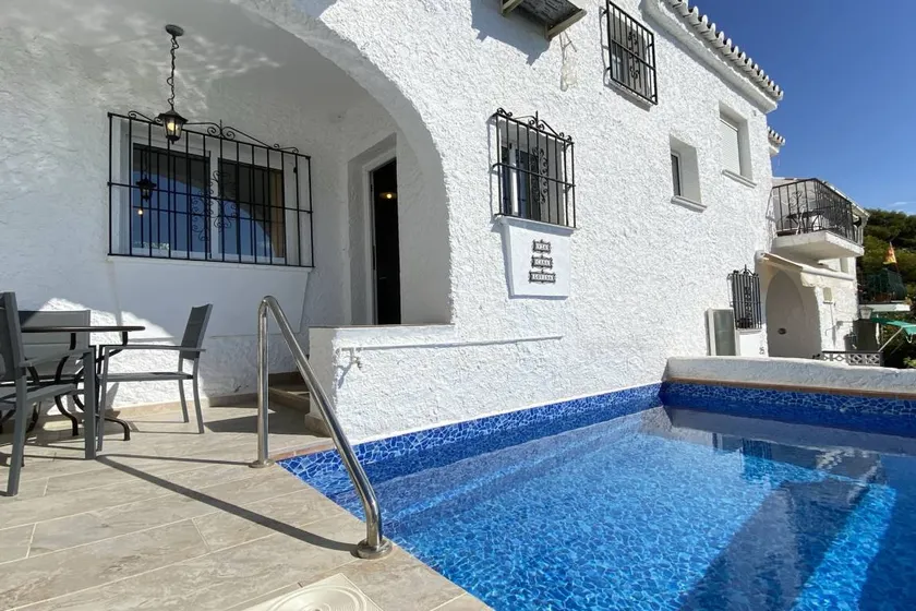 Ferienhaus mit Pool und Terrasse | Meerblick - Image 1